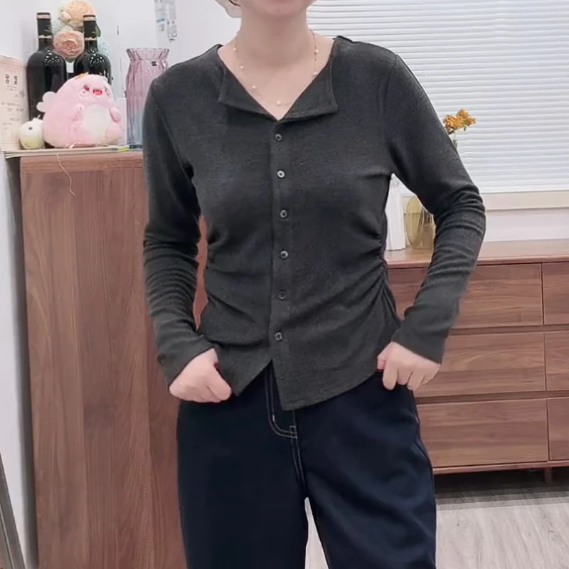 气质V领纽扣掐腰T恤女2025秋季新款美式辣妹修身显瘦长袖内搭上衣