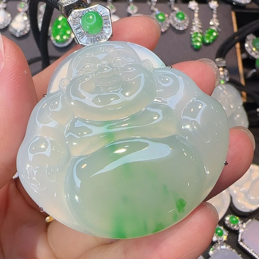 翡翠18K金镶嵌颈饰飘绿大佛公