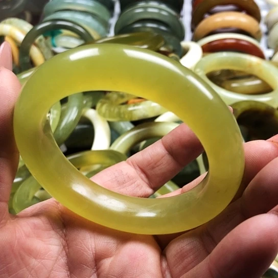 蛇纹石玉手镯未镶嵌?*