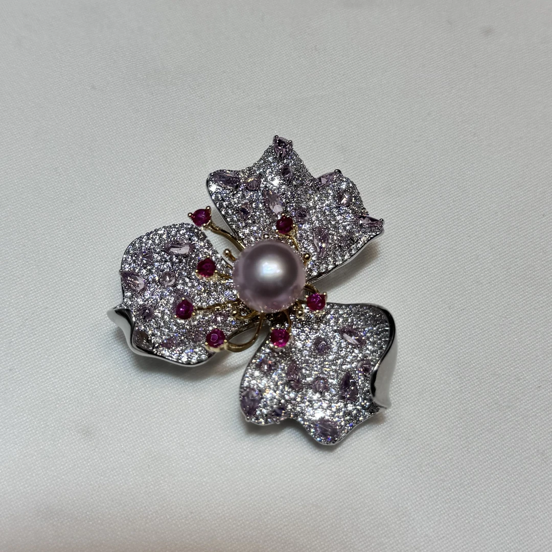 [十上珍珠]淡水紫粉色设计款豪镶珍珠胸针11-12mm 合金