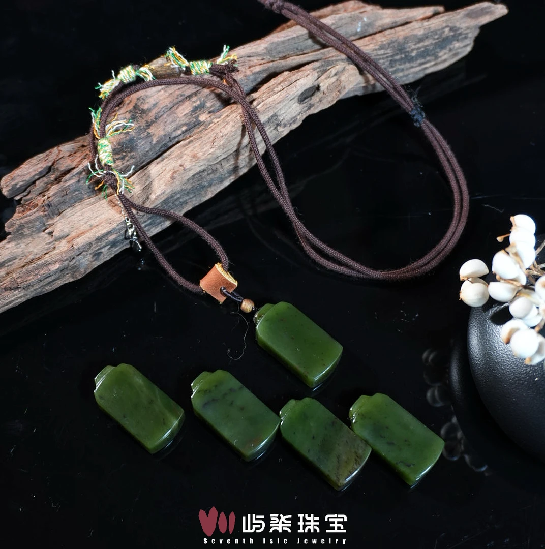 A206 和田玉银S925镶嵌 秋香色30x16x9无事牌颈饰多样性发一防跑