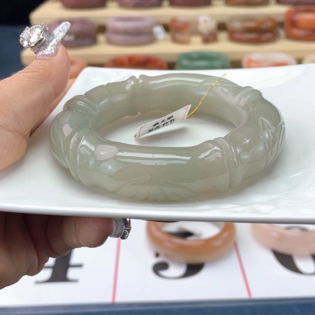 葡***萄石英岩玉手镯未镶嵌