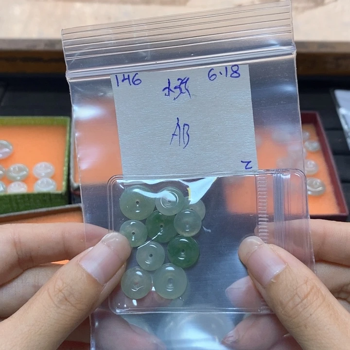 小***张定制翡翠未镶嵌不退