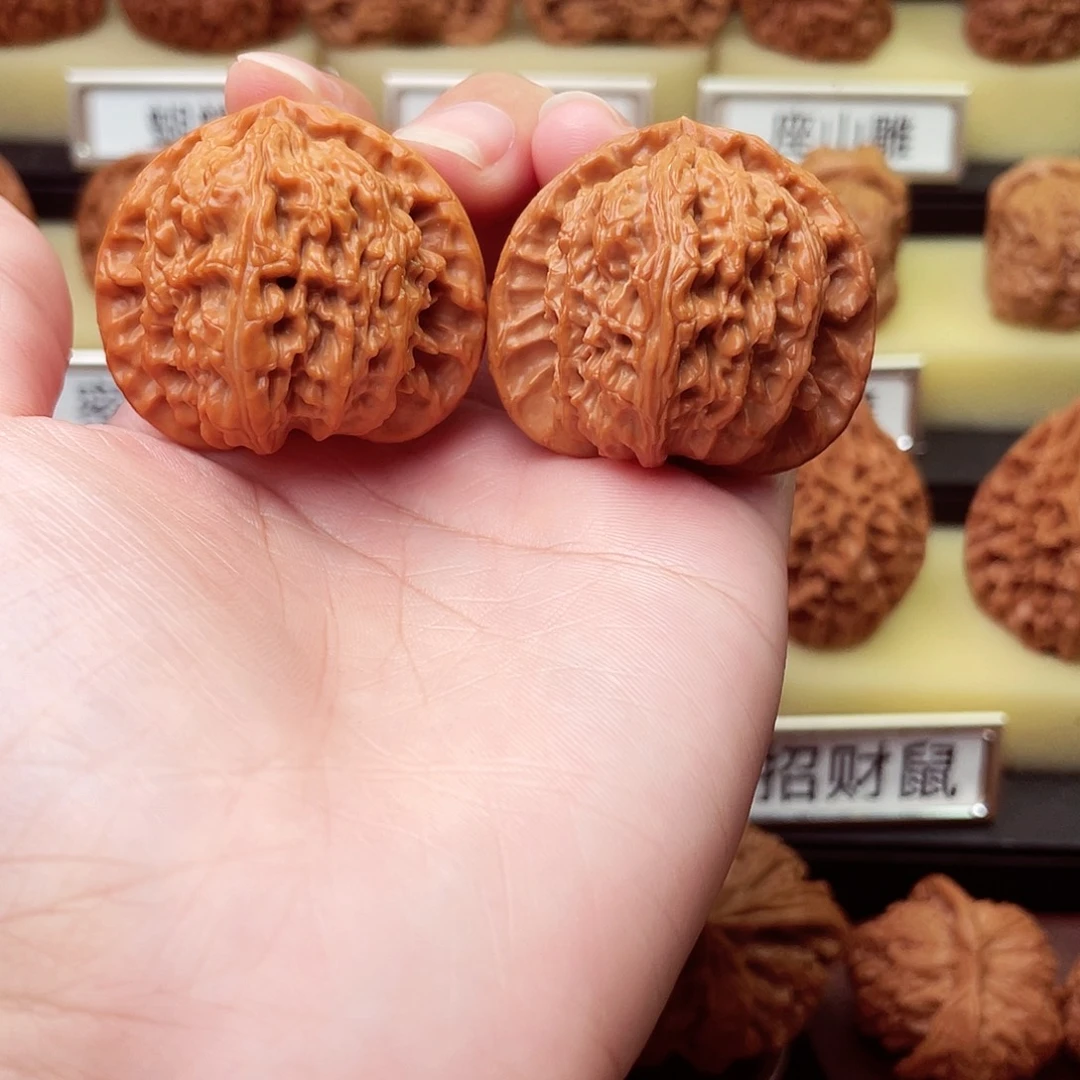 文玩核桃吊坠三角白40尺795