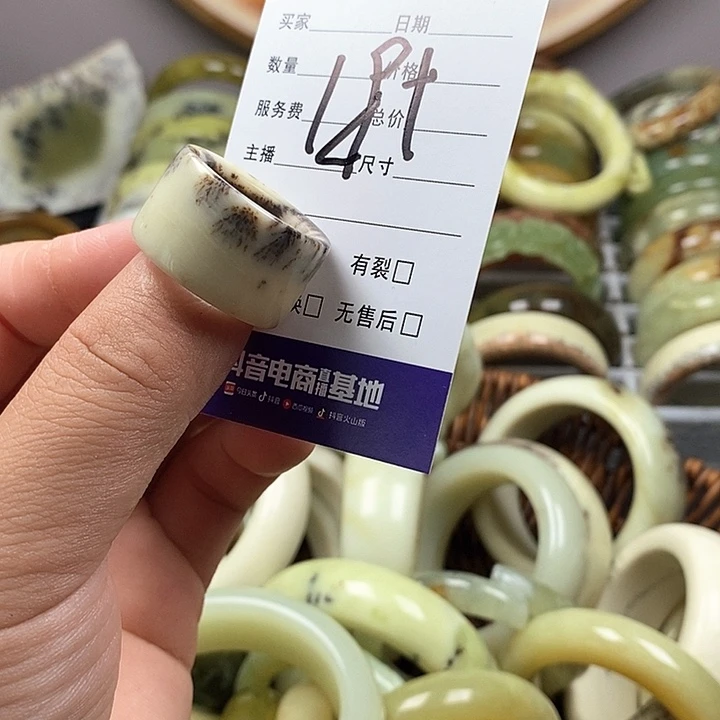 未镶嵌蛇纹石玉手镯?**?