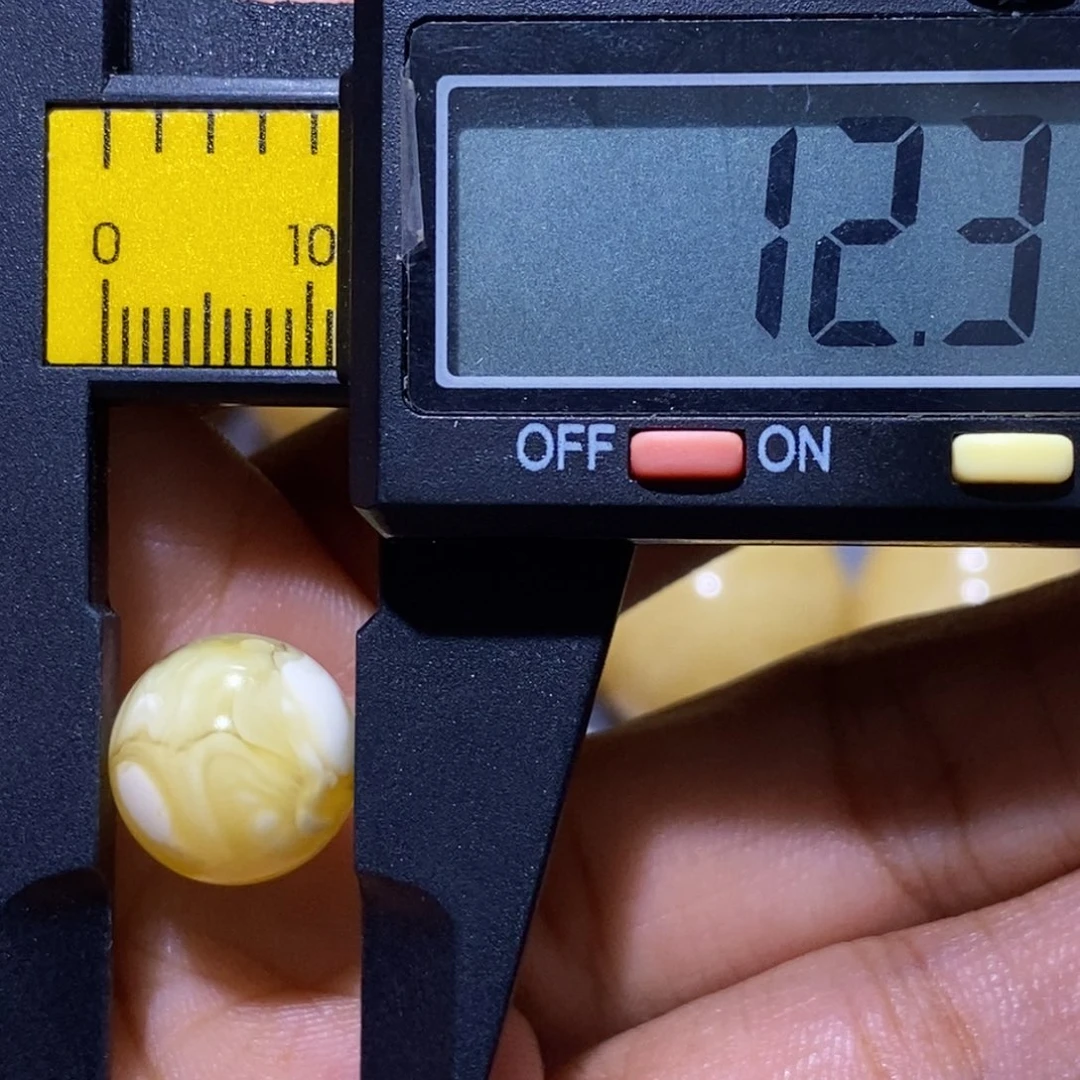 未镶嵌蜜蜡珠宝奇石乔***?