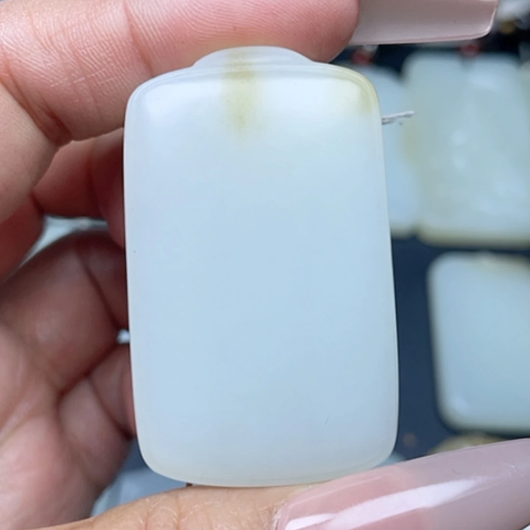 【闪购商品】颈饰未镶嵌和田玉耀*