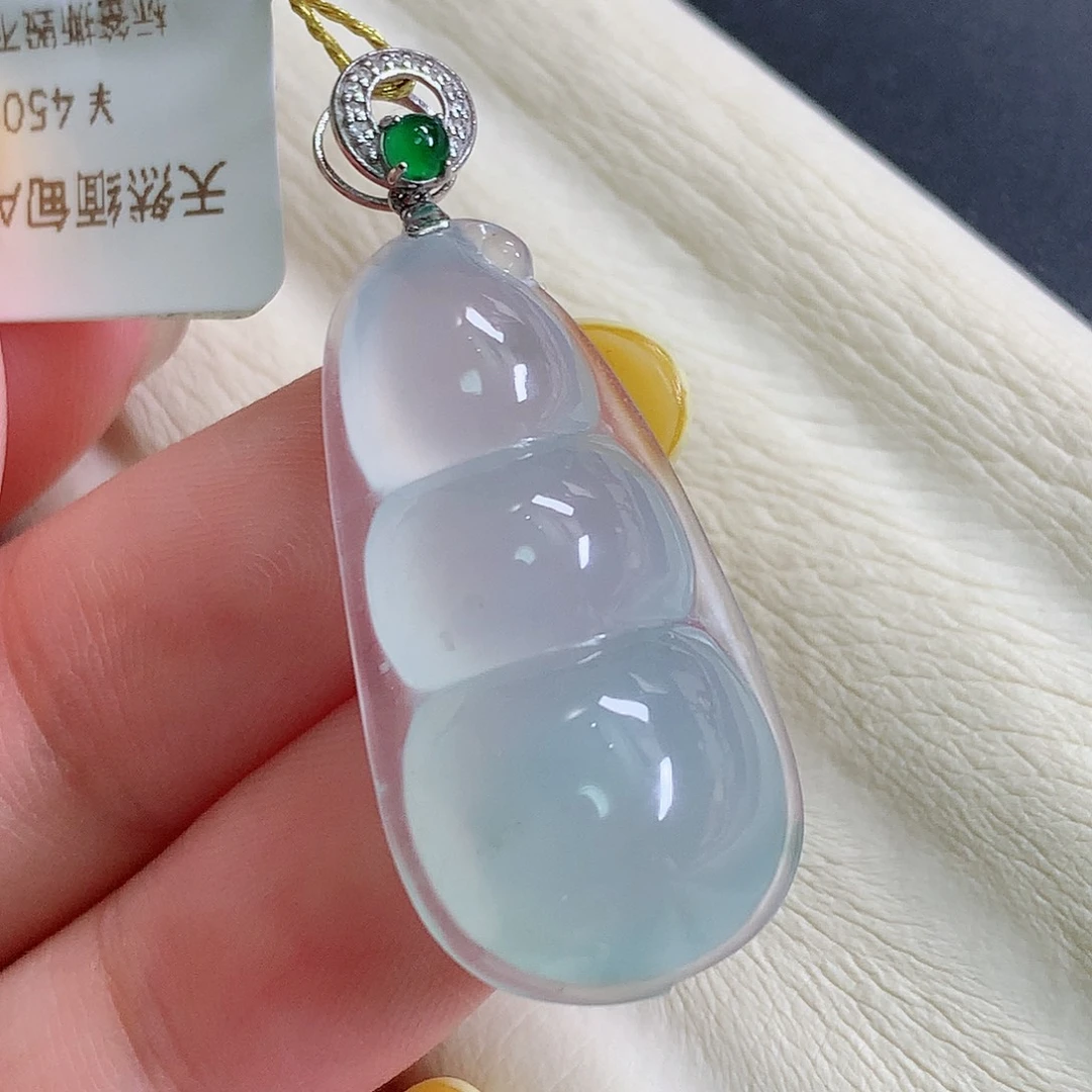 颈饰18K金镶嵌翡翠豆子