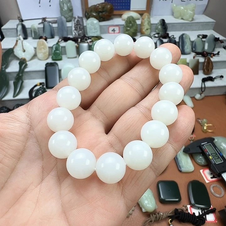 涖***r颈饰未镶嵌和田玉