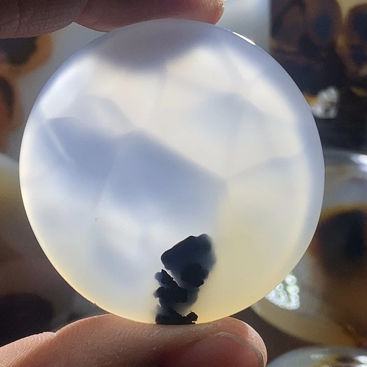 未镶嵌颈饰玛瑙/玉髓牛****飞