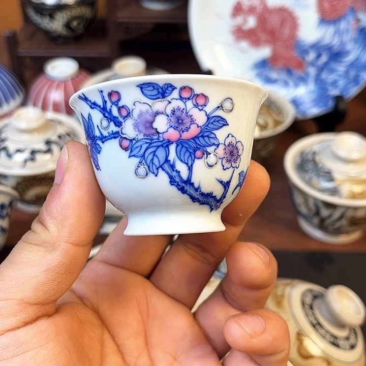 摆件青花斗彩小主人杯