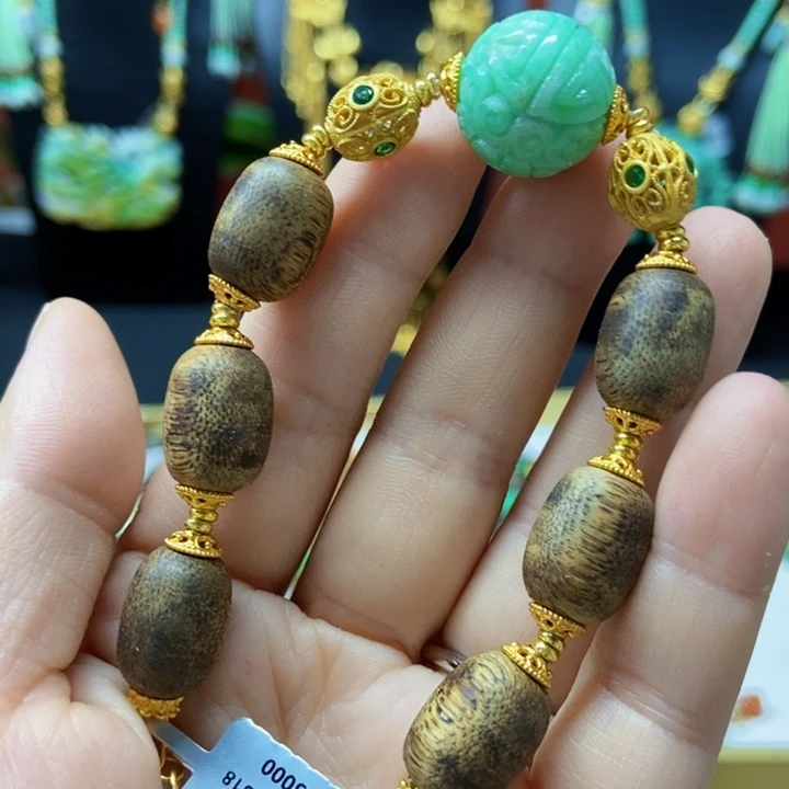 翡翠未镶嵌颈饰吊坠