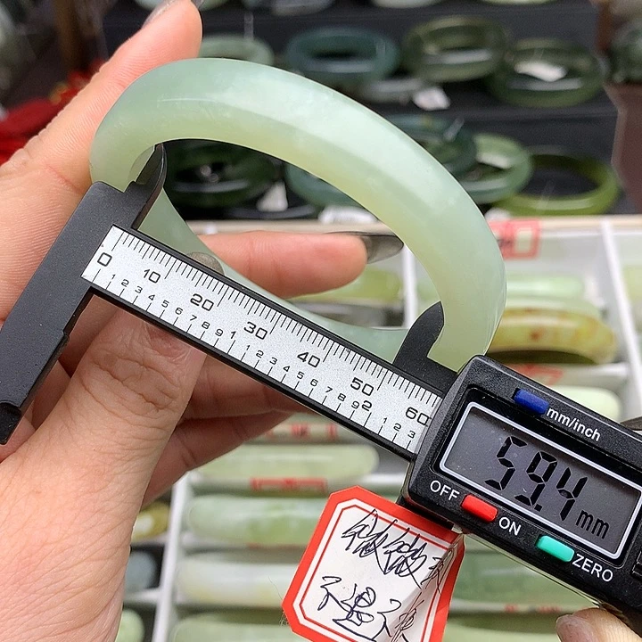 蛇纹石玉手镯未镶嵌手镯881