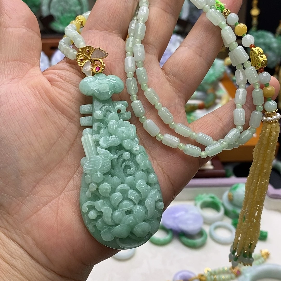 翡翠未镶嵌颈饰吊坠