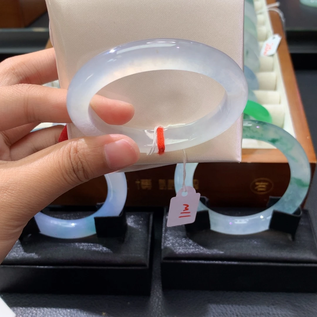 未镶嵌手镯翡翠贵