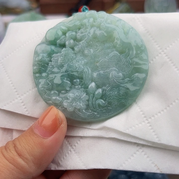 翡翠未镶嵌颈饰挂件