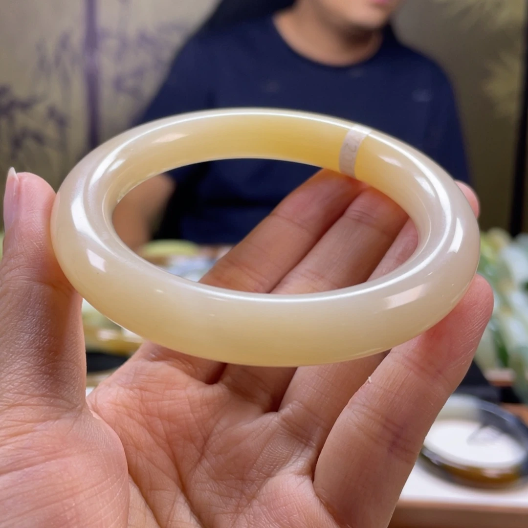 和田玉未镶嵌手镯57圈