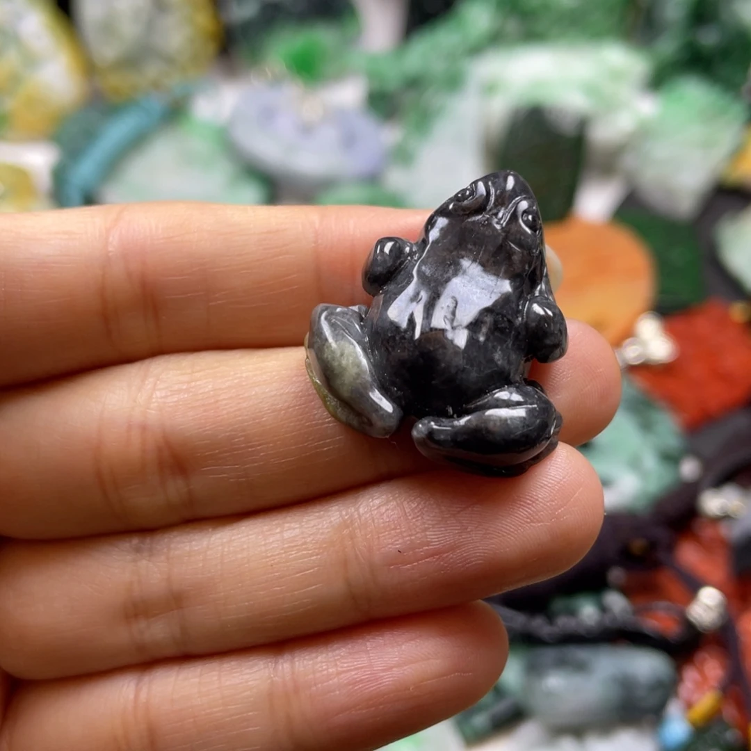 翡翠颈饰未镶嵌虎*牌子