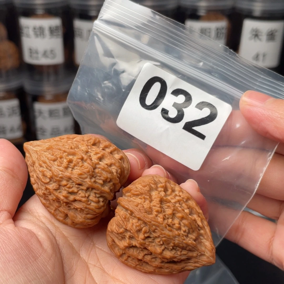 上***舜文玩核桃把件36塔尖