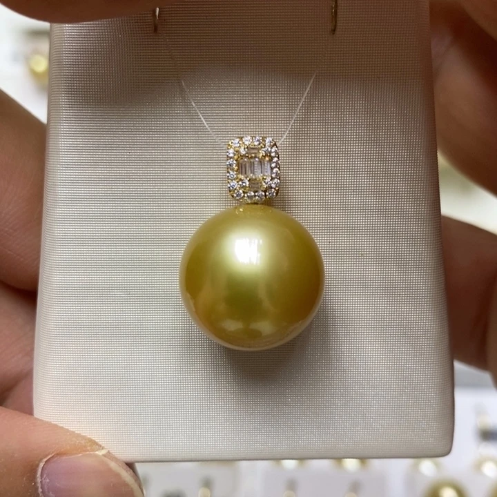 18K金镶嵌海水珍珠金珠吊坠