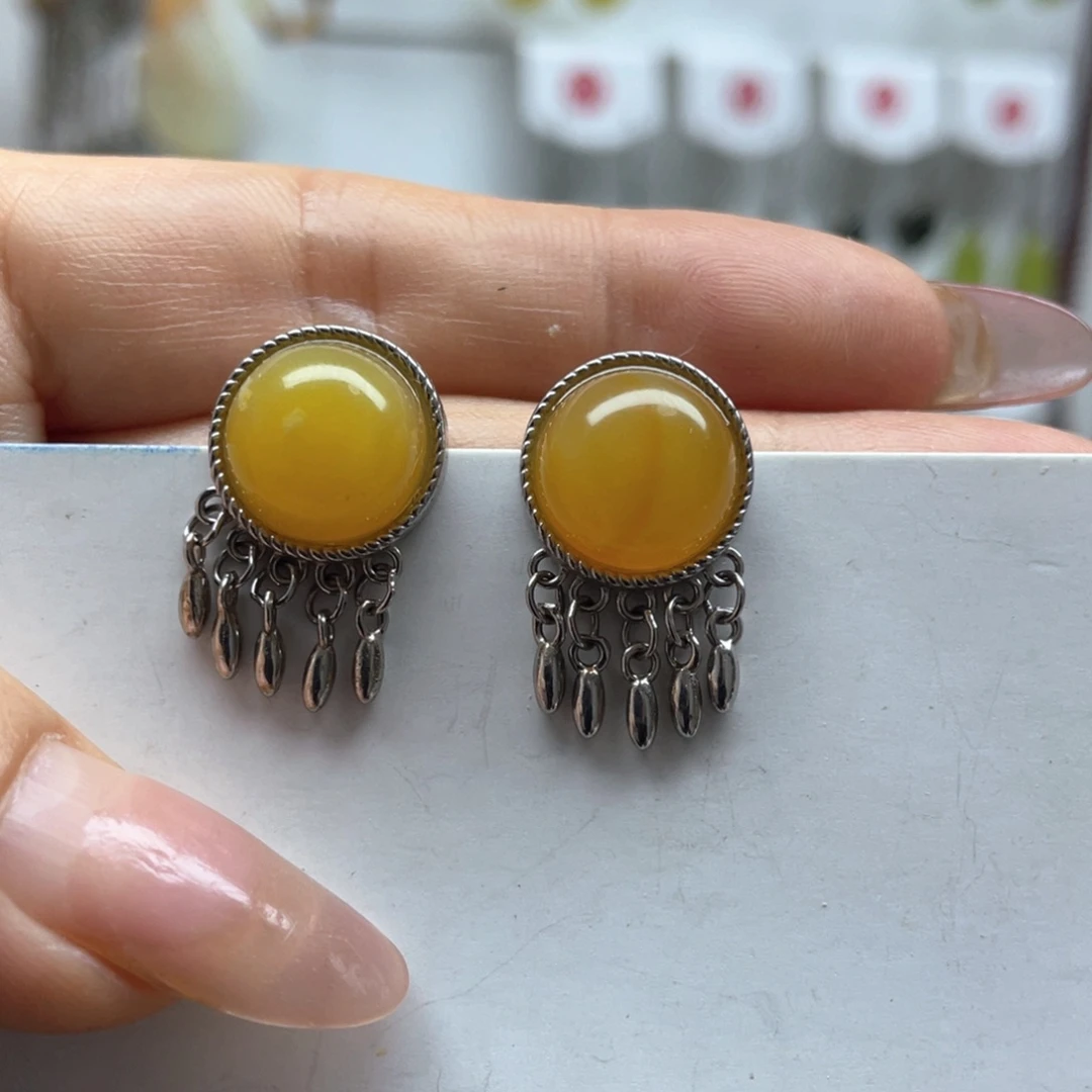 蛇纹石玉未镶嵌耳饰木**衍