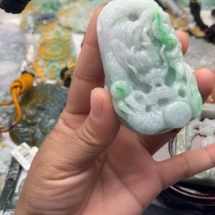 翡翠未镶嵌颈饰挂件