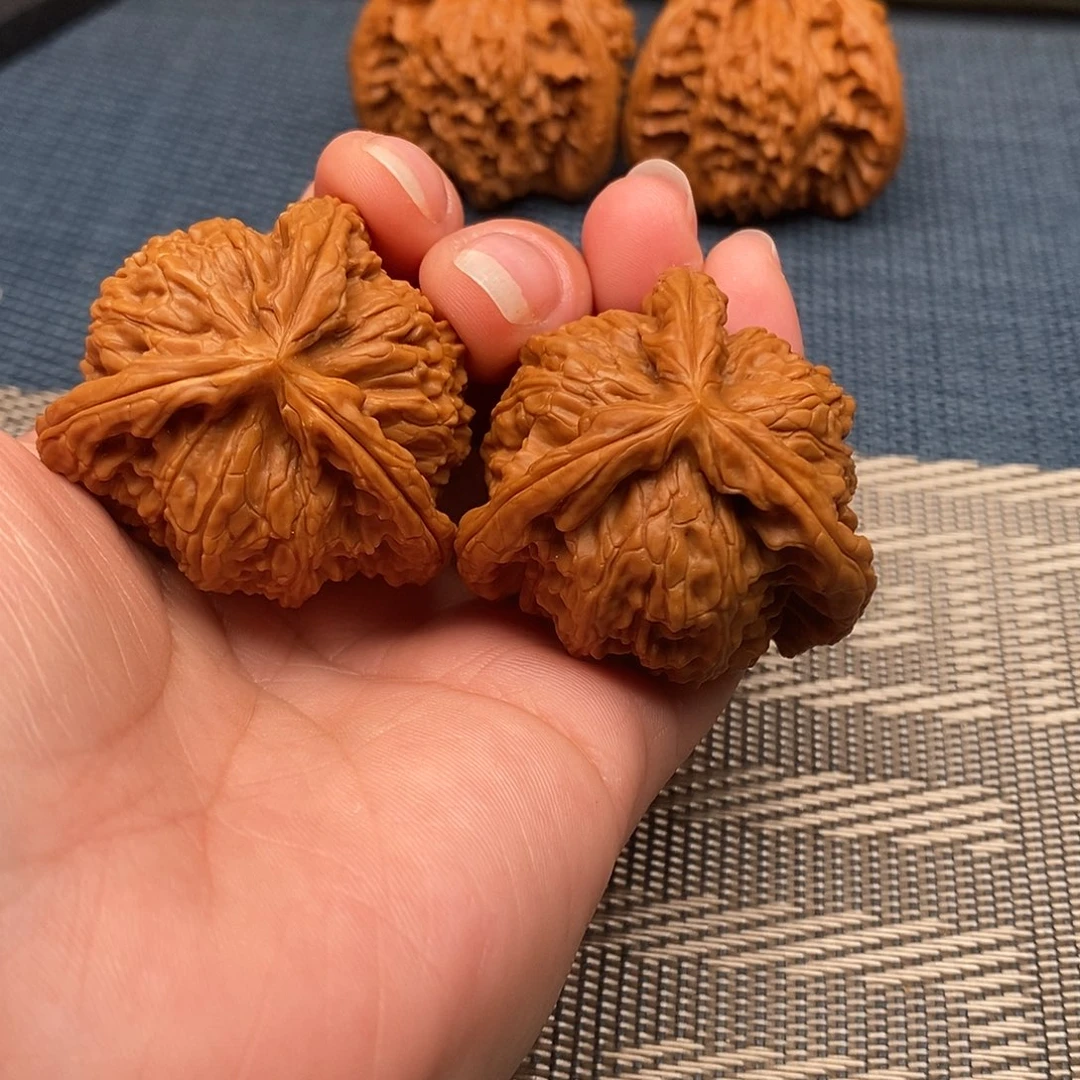 飞***陈文玩核桃吊坠三棱