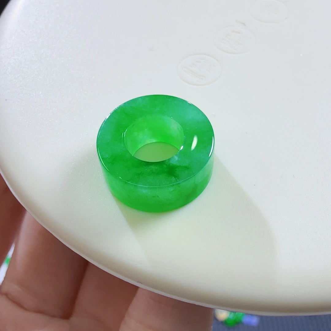 翡翠未镶嵌颈饰方扣