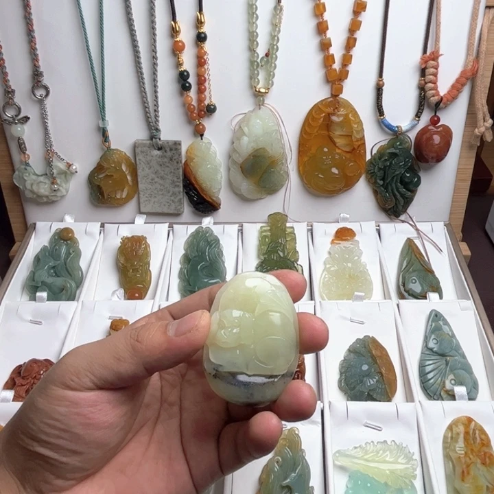 蛇纹石玉合金颈饰