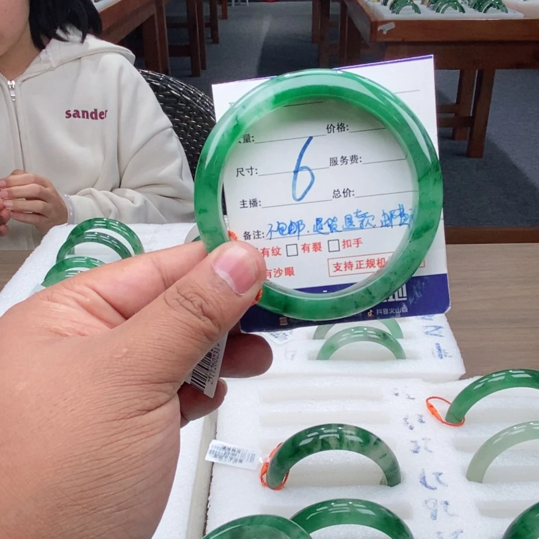 未镶嵌手镯石英质玉60.8