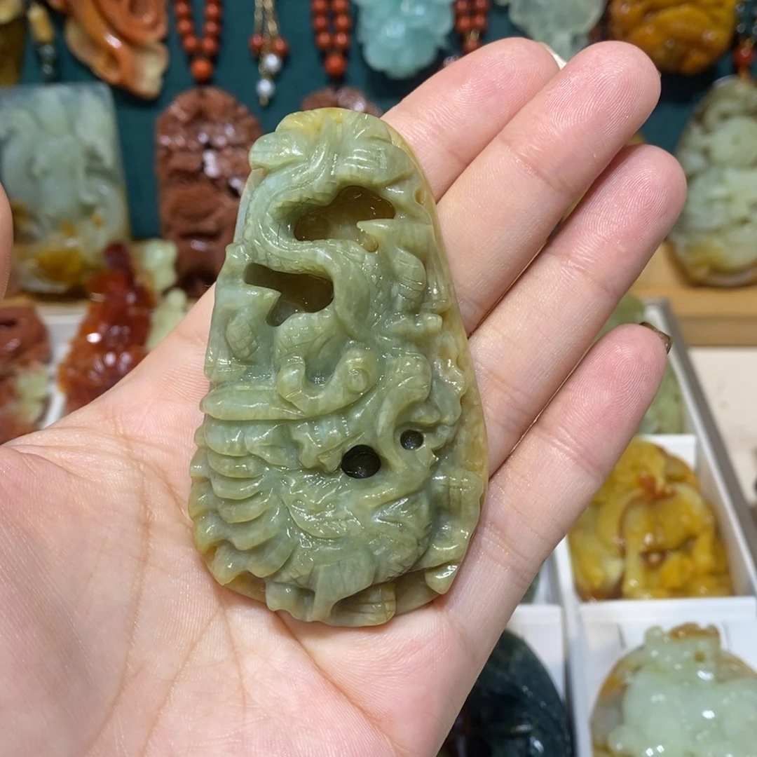 蛇纹石玉未镶嵌颈饰