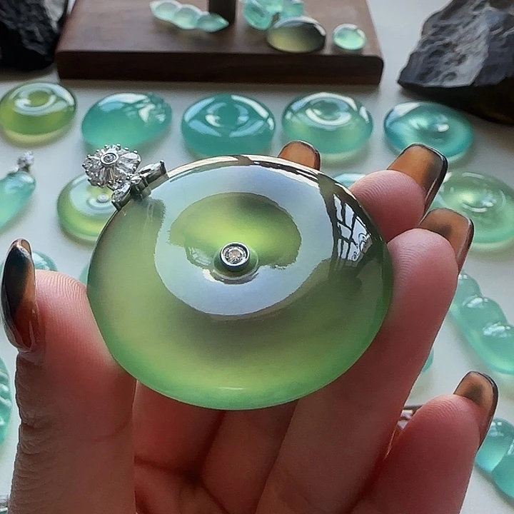 岫玉18K金镶嵌吊坠(不含链)