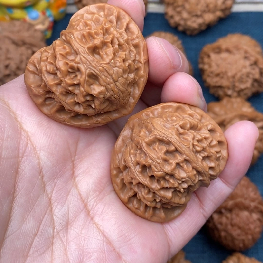 文玩核桃把件40.5桃心宫灯