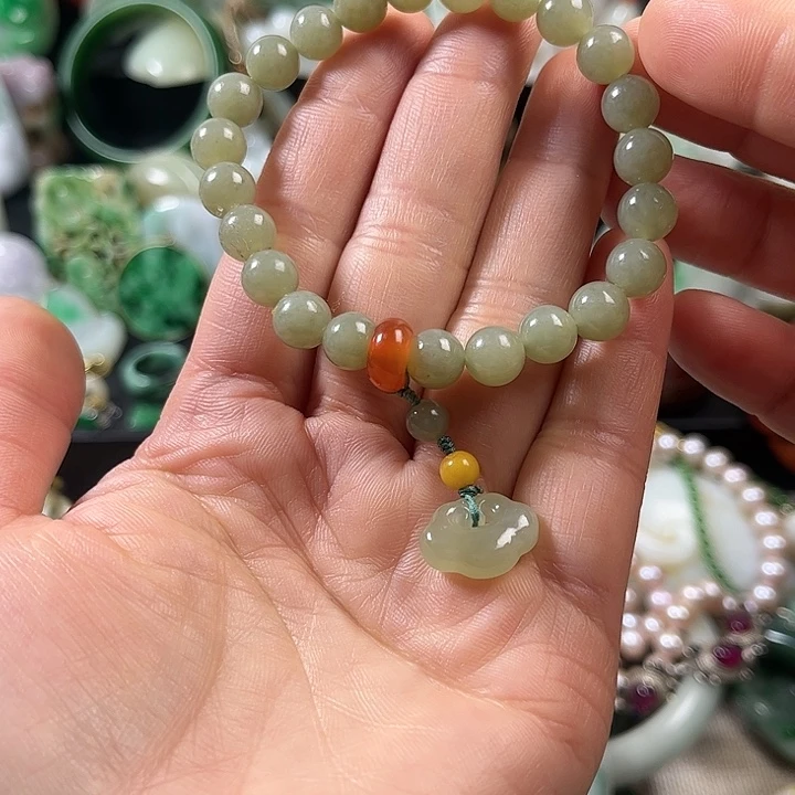 翡翠未镶嵌颈饰翡翠未镶嵌颈饰