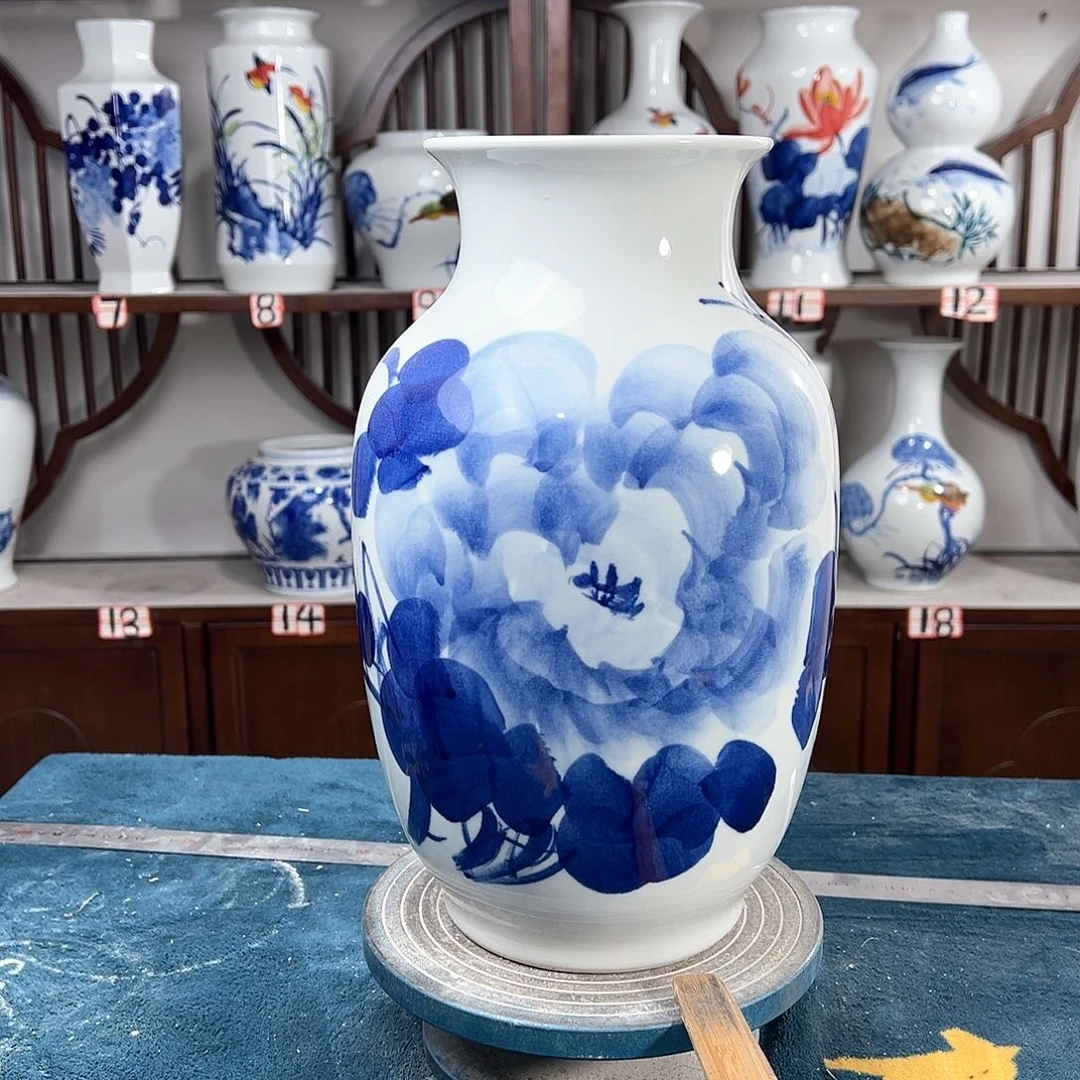 摆件景德镇陶瓷大冬青牡