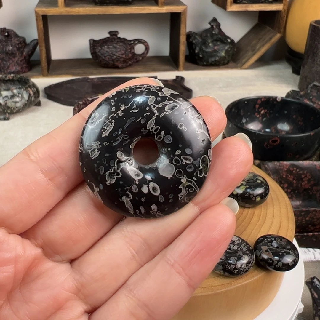 齐***阁梅花玉老坑料面包圈