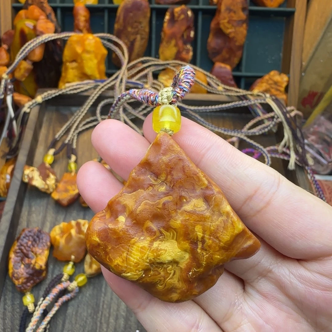 ****人裸石琥珀未镶嵌花蜡
