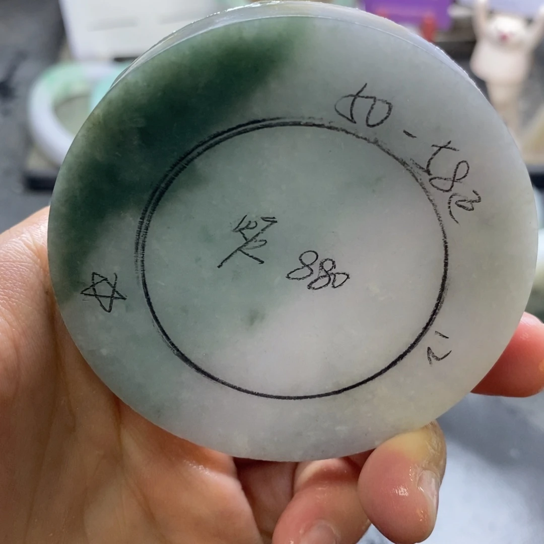 定制翡翠未镶嵌翡翠手镯