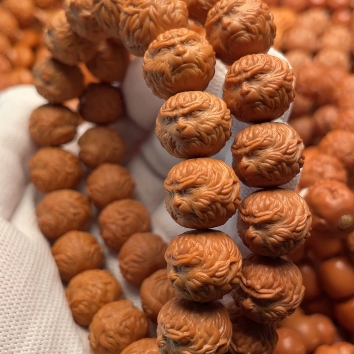 猴头核桃吊坠与**舞斗战胜佛