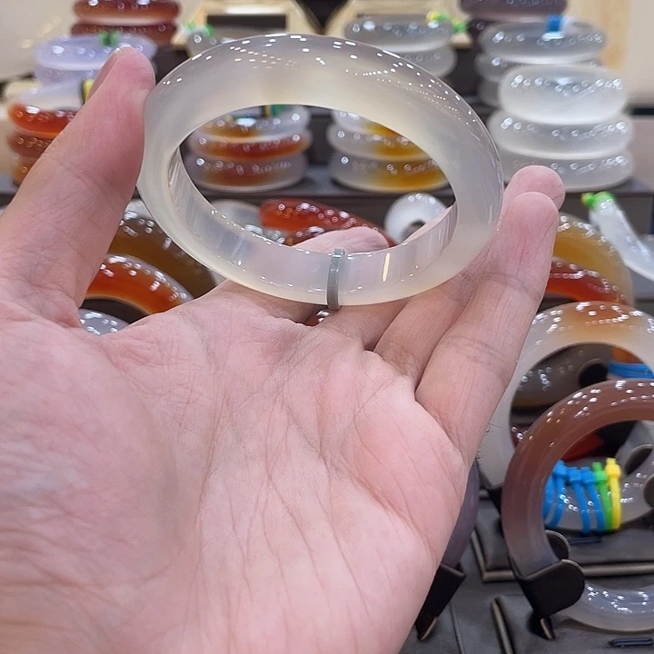 玛瑙/玉髓手镯未镶嵌