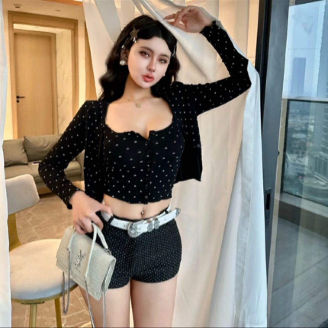 【歪宝设计不一样的感觉】原创设计性感两件套小衫