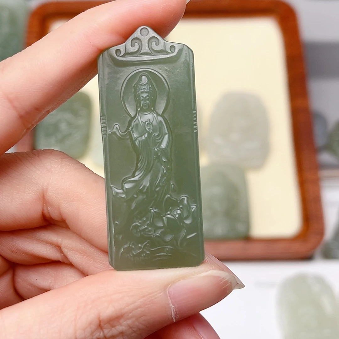 和田玉未镶嵌颈饰喔*。