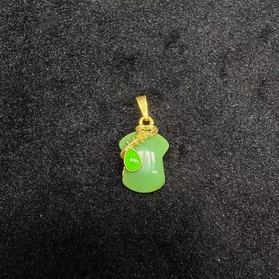 天然精美东陵玉旗袍吊坠-v1926-多样性发一