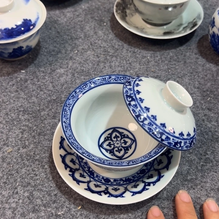 白青花宝相纹元宝盖碗