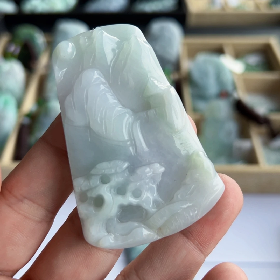 翡翠未镶嵌颈饰山水