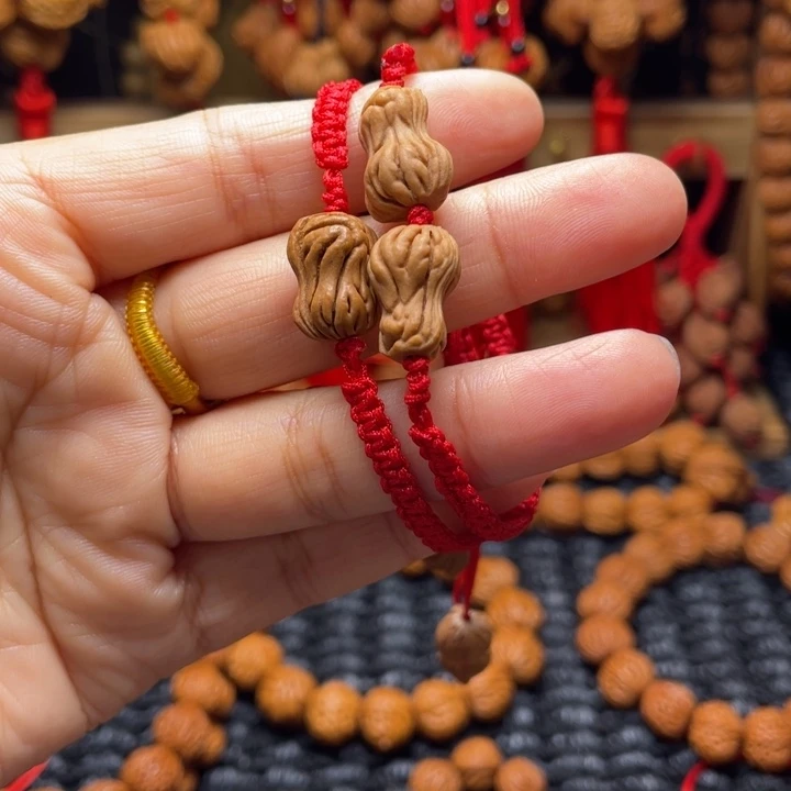 木质类龙纹桃枭挂件