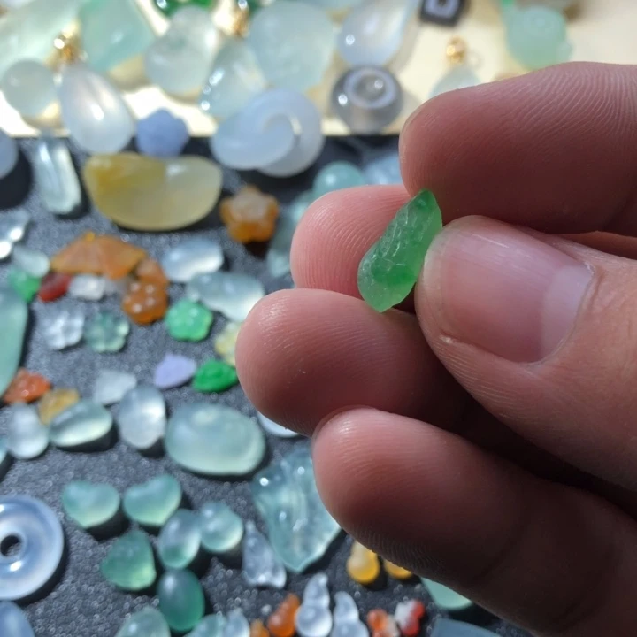 定制翡翠未镶嵌挂件