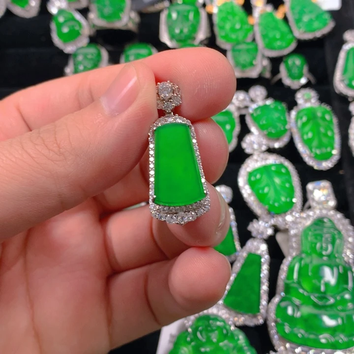 翡翠颈饰银S925镶嵌一*三无事牌