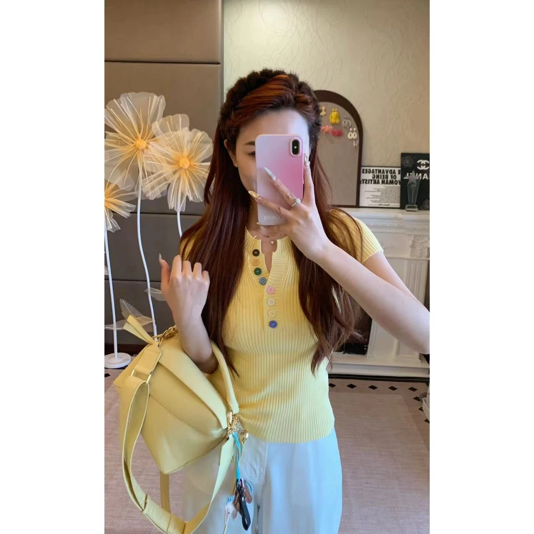 A#8204韩版彩色纽扣V领针织衫女2025夏新款减龄时尚别致显瘦上衣