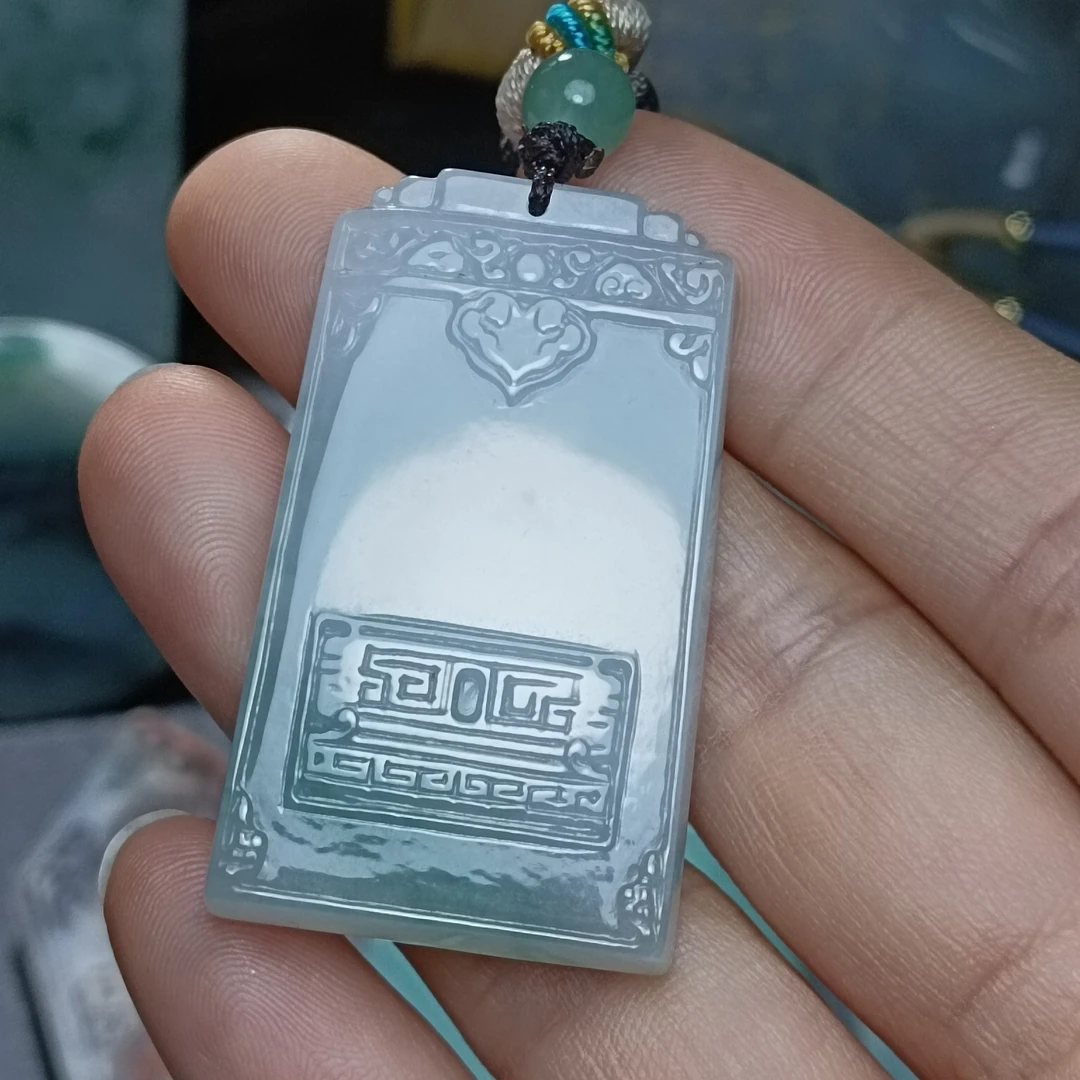 听说缅甸翡翠仿古吊坠